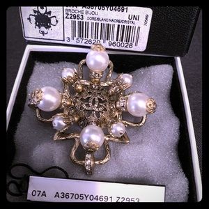 CHANEL Brooch